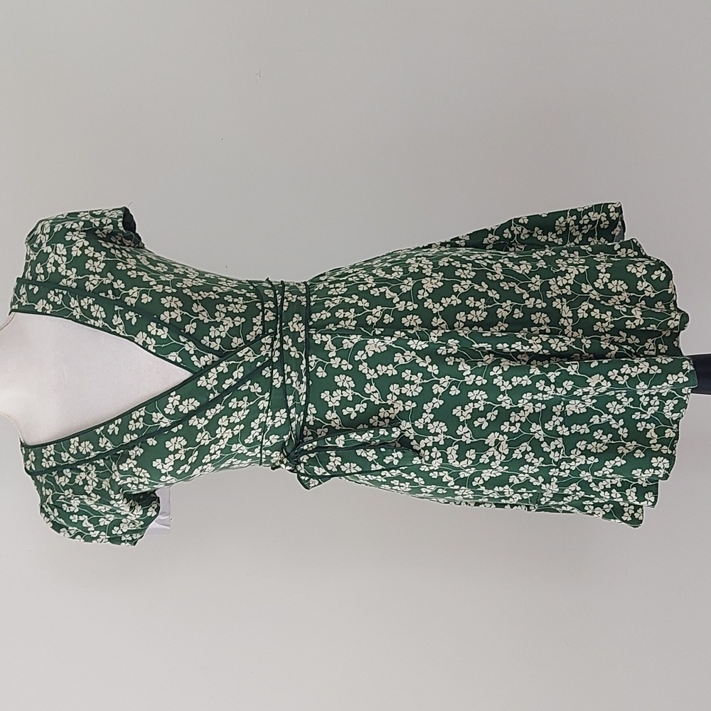 Urban Outfitters Kimchi Blue Rita Green Clover Floral Wrap Mini Dress XS (10) - Picture 3 of 15